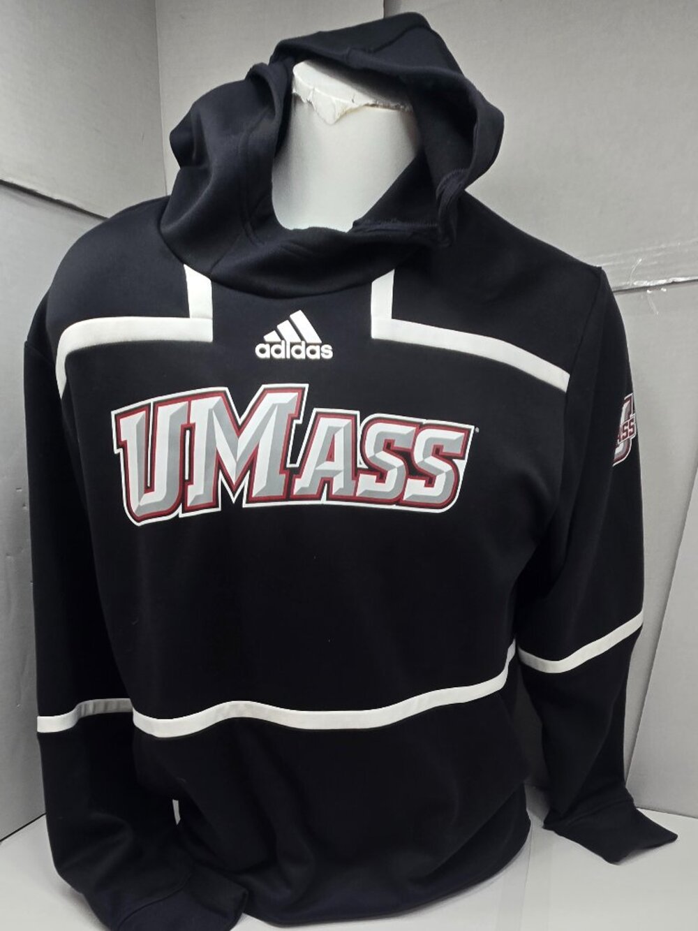 Adidas UMass Minutemen Performance Hoodie Men’s XL Black NCAA